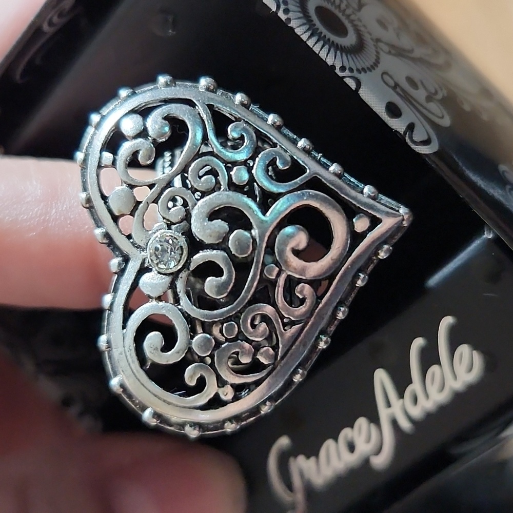 GRACE ADELE Tendril Heart Silver Tone Stretch Ring Bling Detail